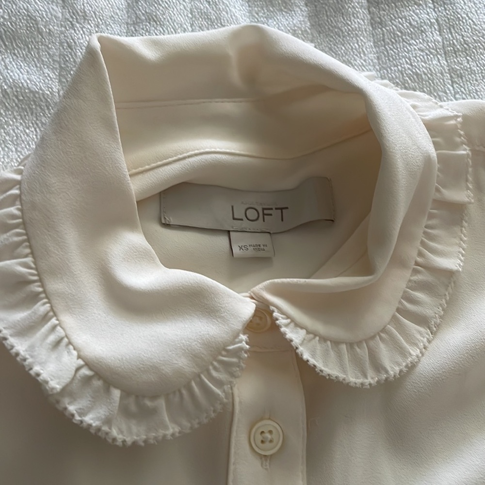 Ann Taylor LOFT women’s long sleeved blouse ivory/cream XS